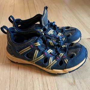 Boys Merrell water sandals. Size 4